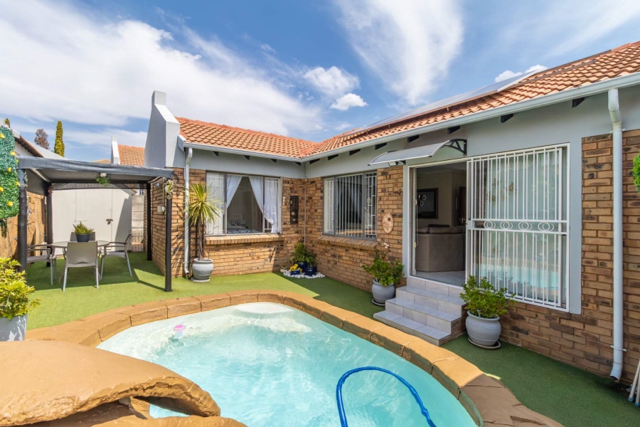 3 Bedroom Property for Sale in Wilgeheuwel Gauteng