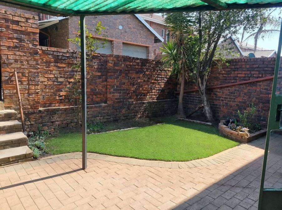 To Let 2 Bedroom Property for Rent in Birchleigh Gauteng