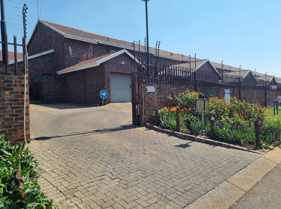 To Let 2 Bedroom Property for Rent in Birchleigh Gauteng