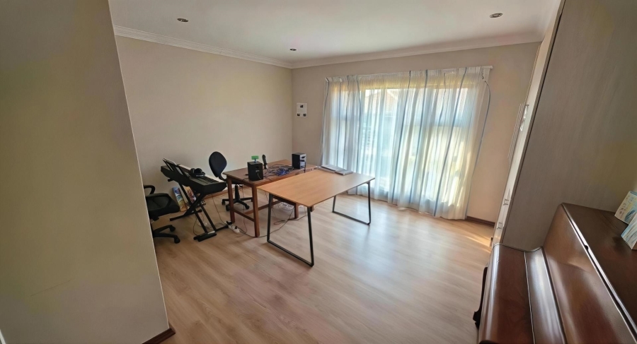 To Let 4 Bedroom Property for Rent in The Wilds Gauteng