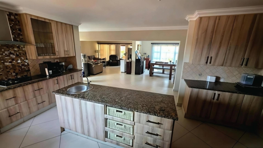 To Let 4 Bedroom Property for Rent in The Wilds Gauteng