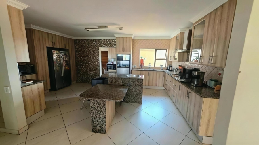 To Let 4 Bedroom Property for Rent in The Wilds Gauteng