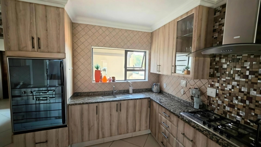 To Let 4 Bedroom Property for Rent in The Wilds Gauteng