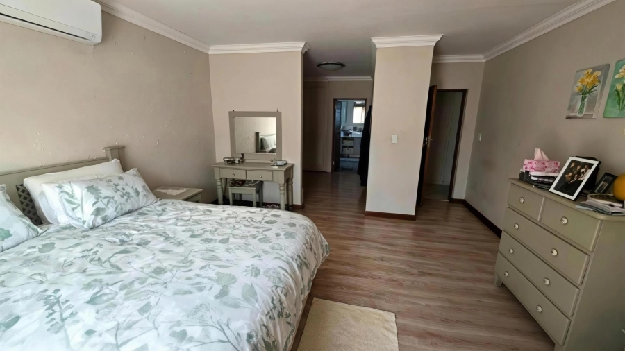 To Let 4 Bedroom Property for Rent in The Wilds Gauteng