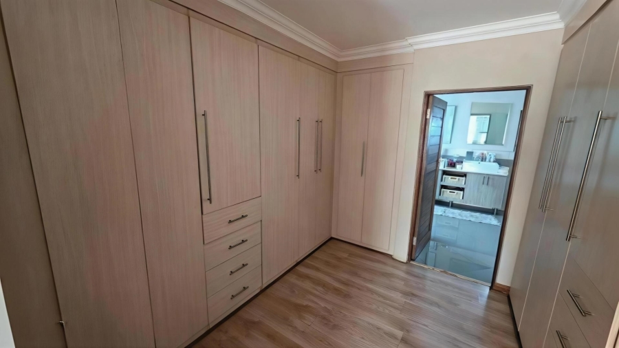 To Let 4 Bedroom Property for Rent in The Wilds Gauteng