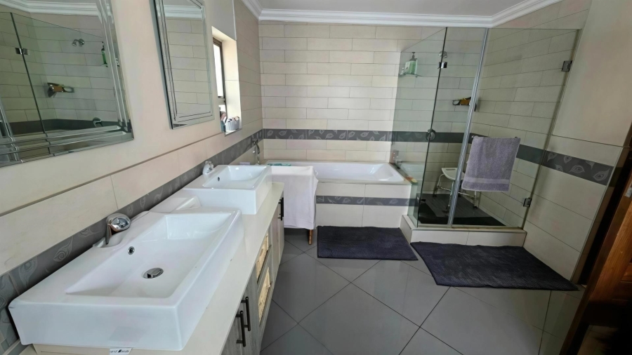 To Let 4 Bedroom Property for Rent in The Wilds Gauteng