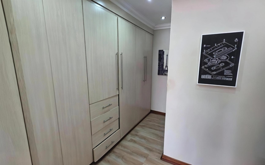 To Let 4 Bedroom Property for Rent in The Wilds Gauteng