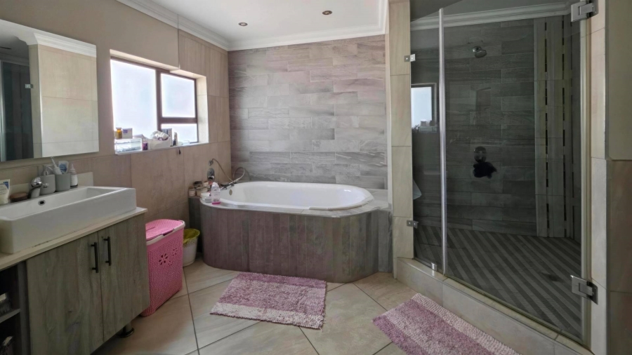 To Let 4 Bedroom Property for Rent in The Wilds Gauteng