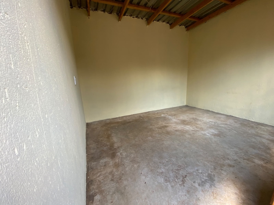5 Bedroom Property for Sale in Etwatwa Gauteng