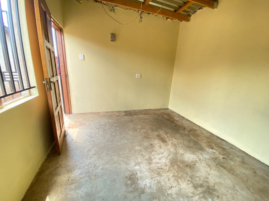 5 Bedroom Property for Sale in Etwatwa Gauteng