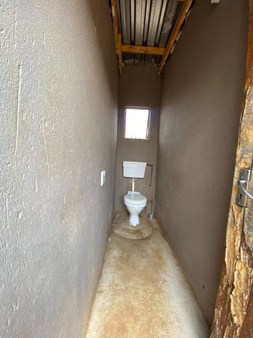 5 Bedroom Property for Sale in Etwatwa Gauteng