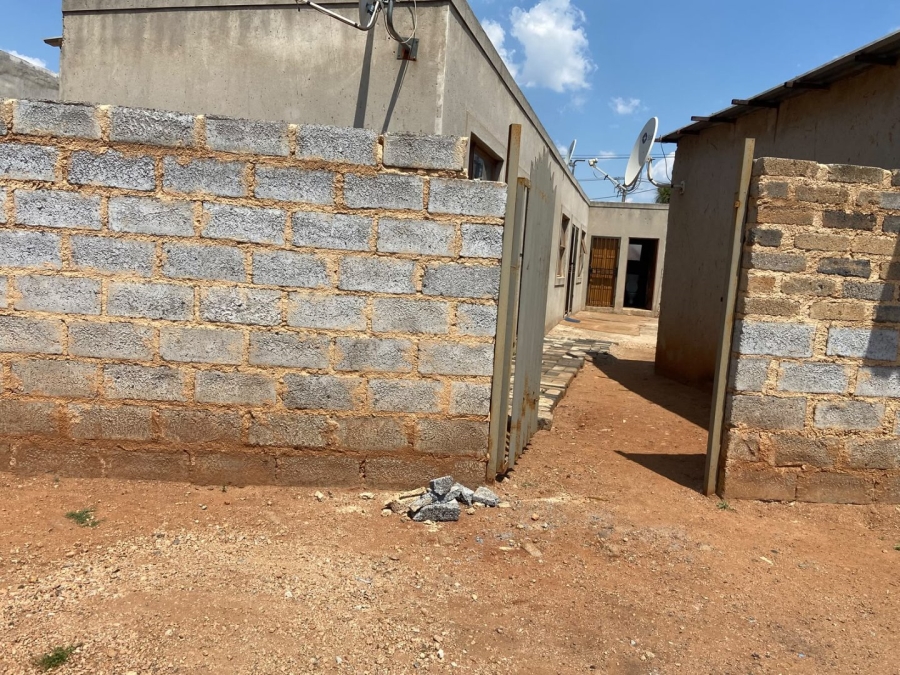 5 Bedroom Property for Sale in Etwatwa Gauteng