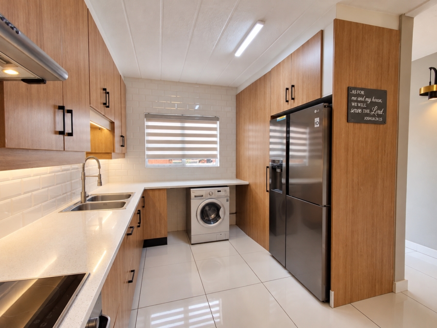 3 Bedroom Property for Sale in Wilro Park Gauteng