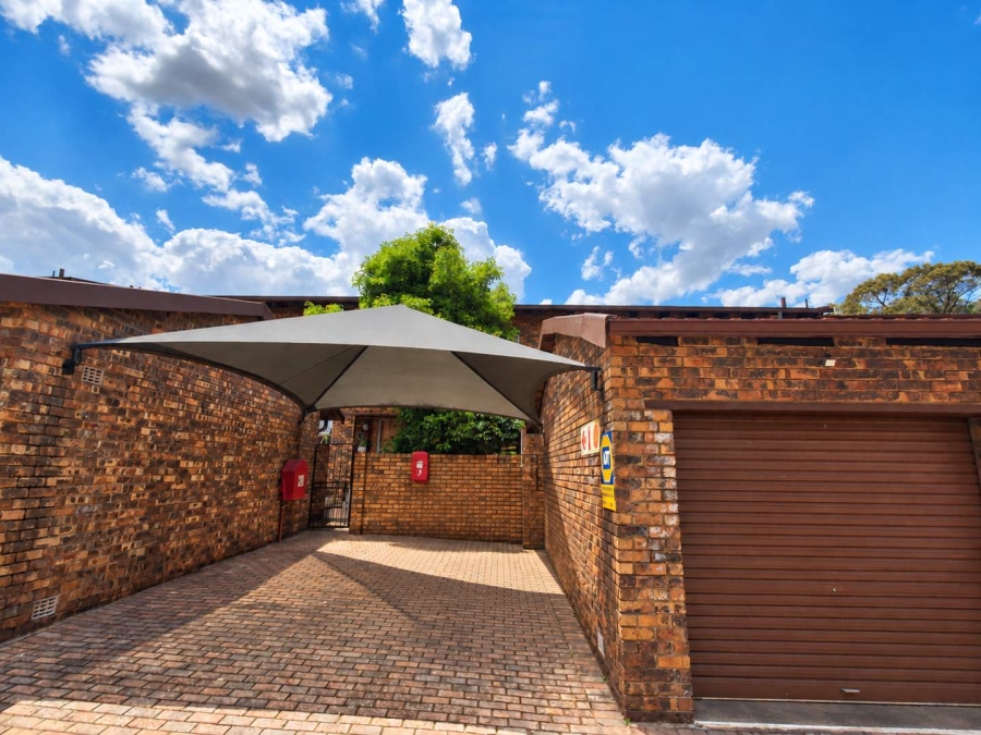 3 Bedroom Property for Sale in Wilro Park Gauteng