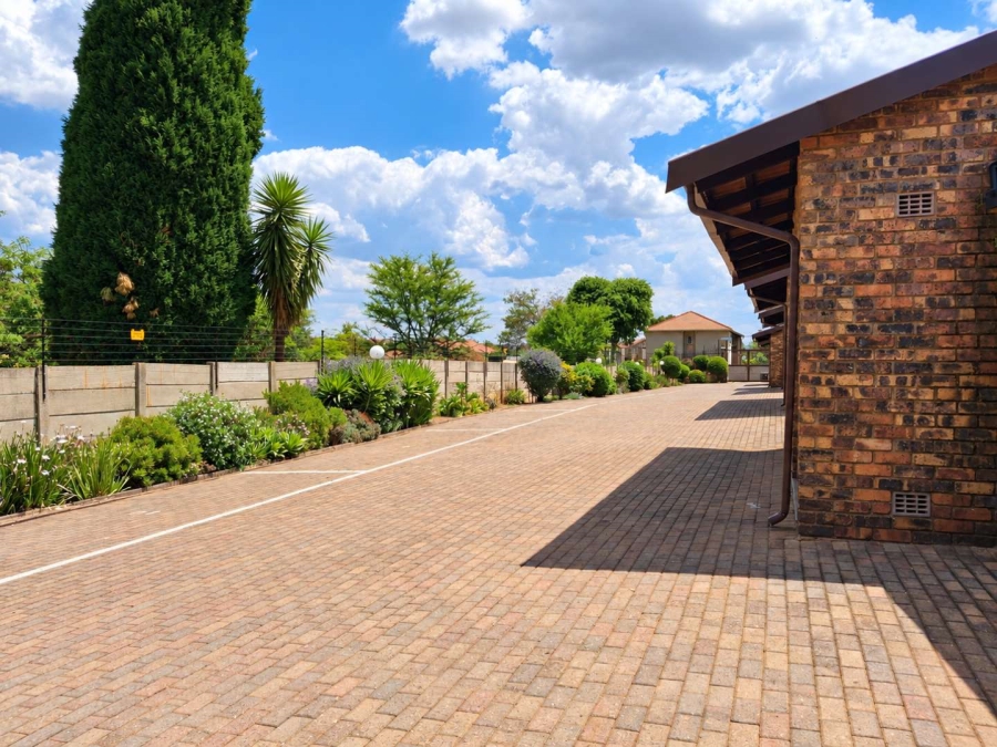3 Bedroom Property for Sale in Wilro Park Gauteng