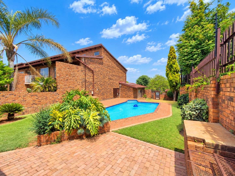 3 Bedroom Property for Sale in Wilro Park Gauteng
