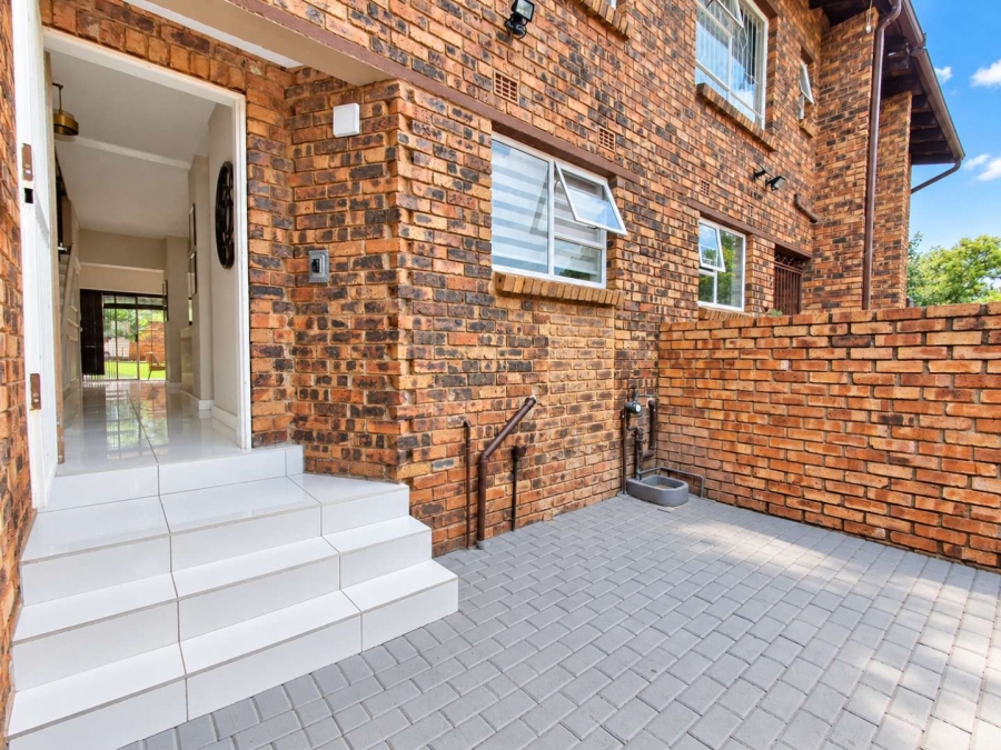 To Let 3 Bedroom Property for Rent in Wilro Park Gauteng