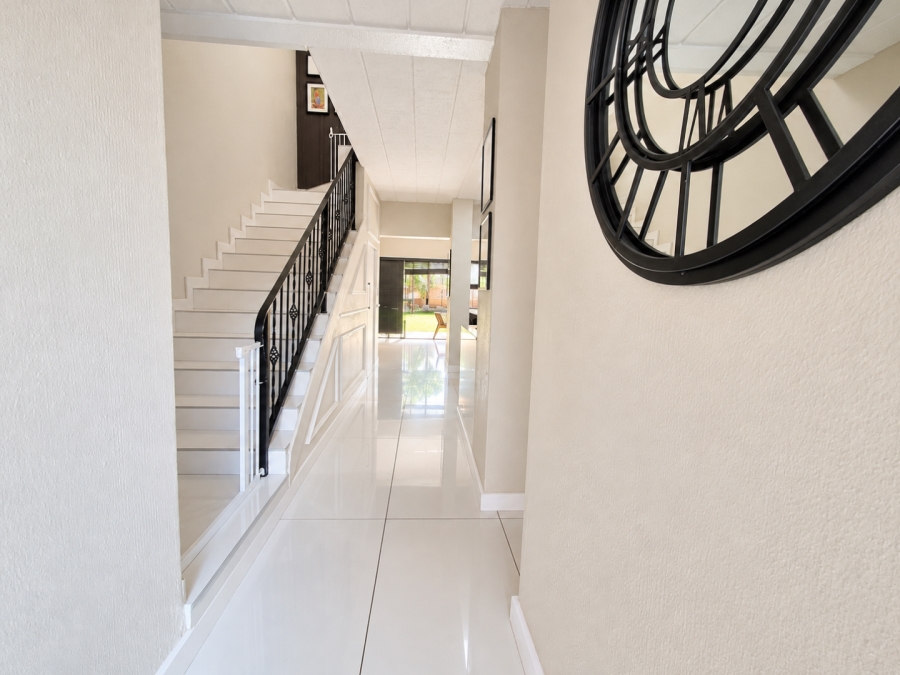 To Let 3 Bedroom Property for Rent in Wilro Park Gauteng