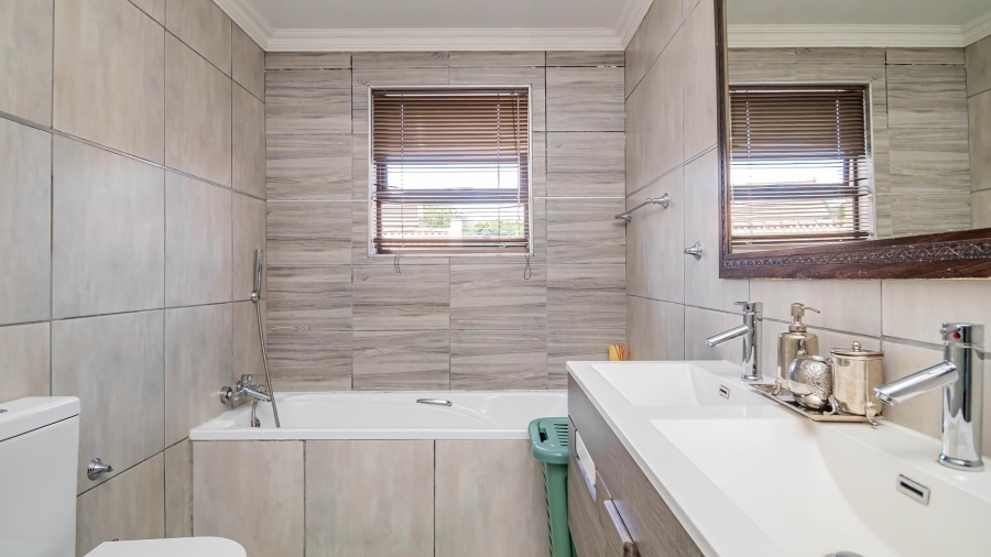 4 Bedroom Property for Sale in The Stewards Gauteng
