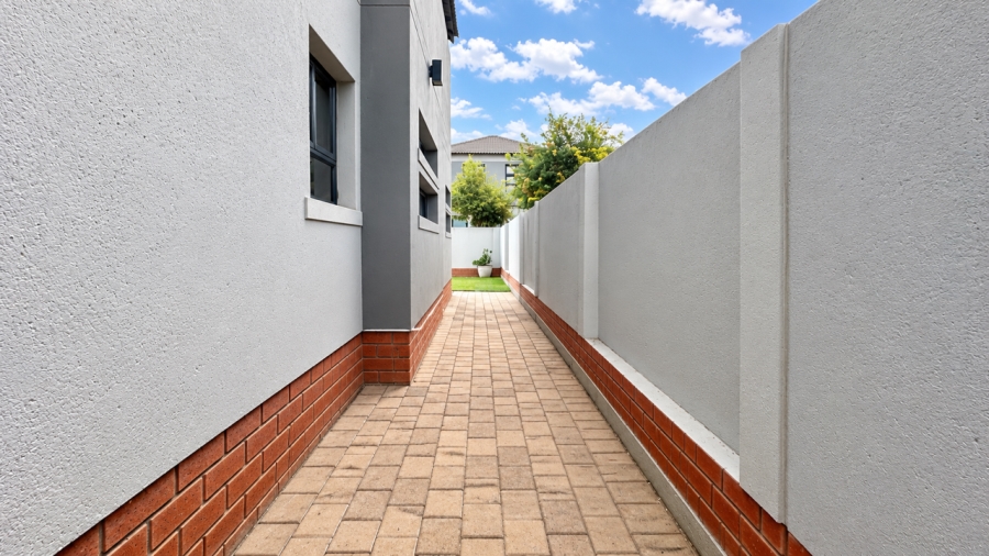 3 Bedroom Property for Sale in Equestria Gauteng