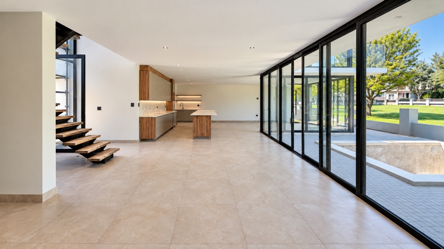 5 Bedroom Property for Sale in Copperleaf Estate Gauteng