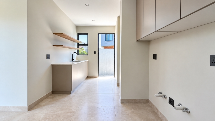 5 Bedroom Property for Sale in Copperleaf Estate Gauteng