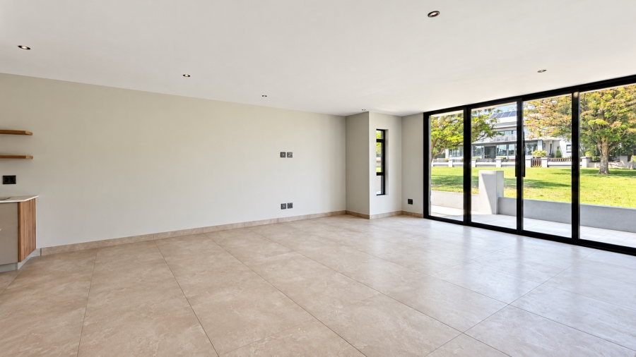 5 Bedroom Property for Sale in Copperleaf Estate Gauteng
