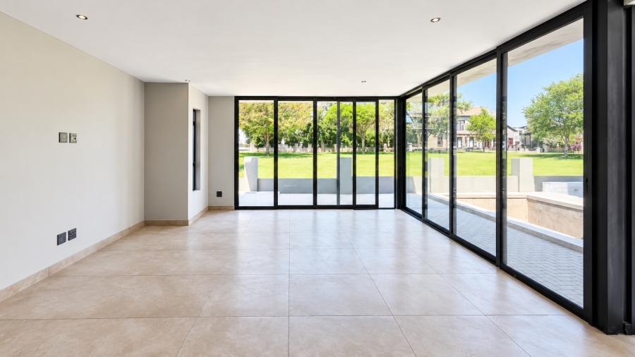 5 Bedroom Property for Sale in Copperleaf Estate Gauteng