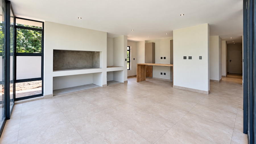 5 Bedroom Property for Sale in Copperleaf Estate Gauteng