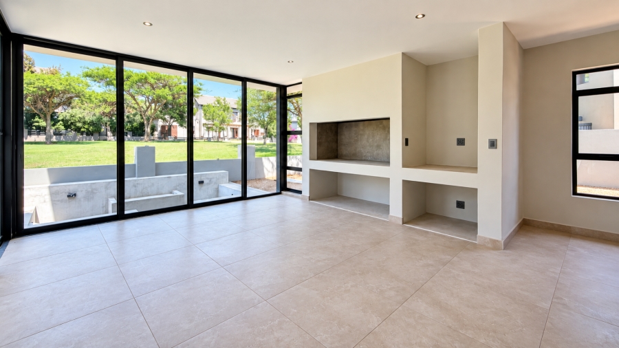 5 Bedroom Property for Sale in Copperleaf Estate Gauteng
