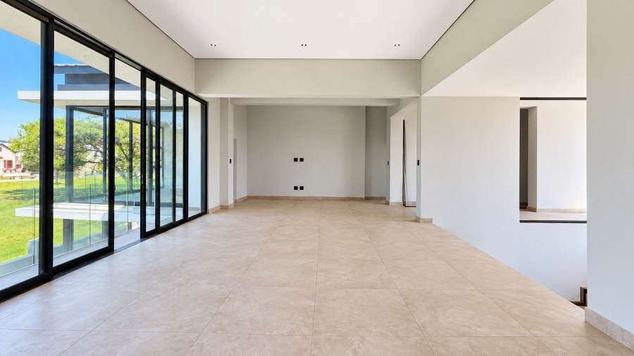 5 Bedroom Property for Sale in Copperleaf Estate Gauteng