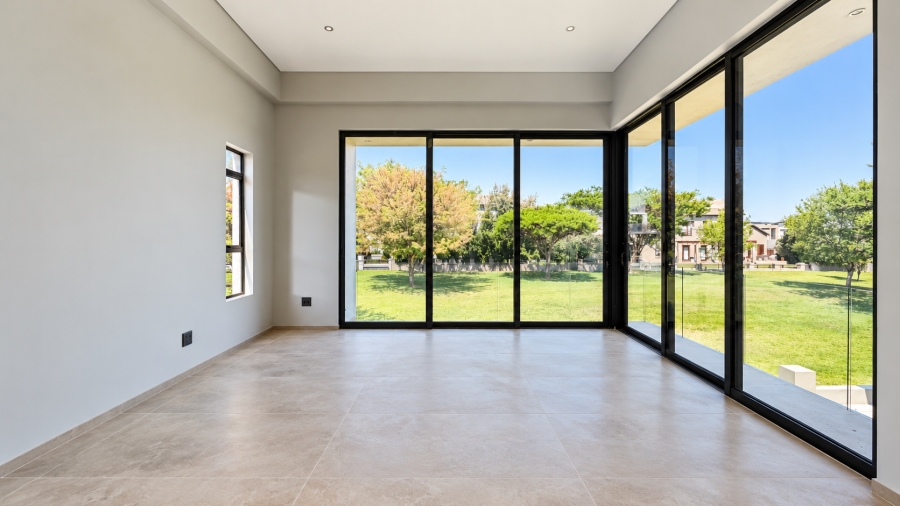 5 Bedroom Property for Sale in Copperleaf Estate Gauteng