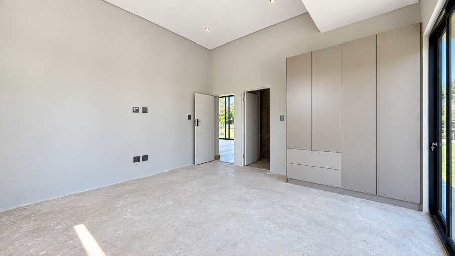 5 Bedroom Property for Sale in Copperleaf Estate Gauteng