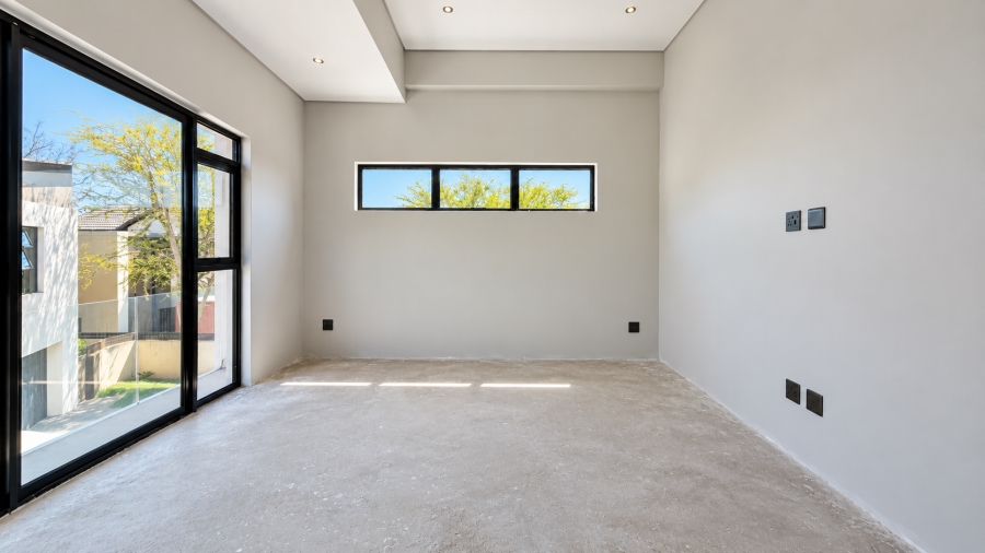 5 Bedroom Property for Sale in Copperleaf Estate Gauteng