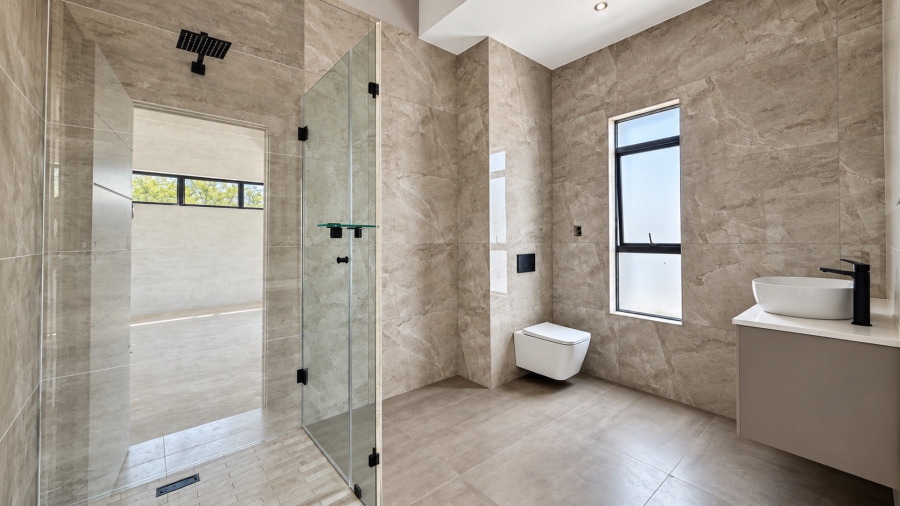 5 Bedroom Property for Sale in Copperleaf Estate Gauteng
