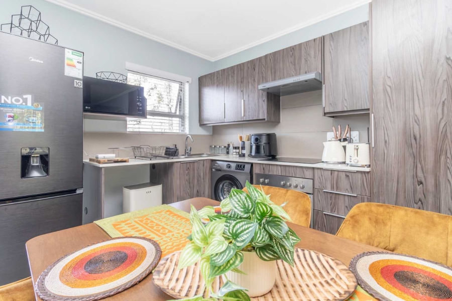 To Let 2 Bedroom Property for Rent in Hurlingham Gauteng