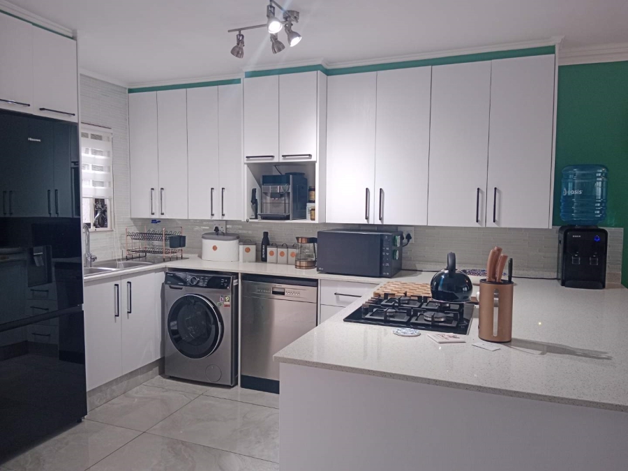 To Let 3 Bedroom Property for Rent in Dowerglen Gauteng