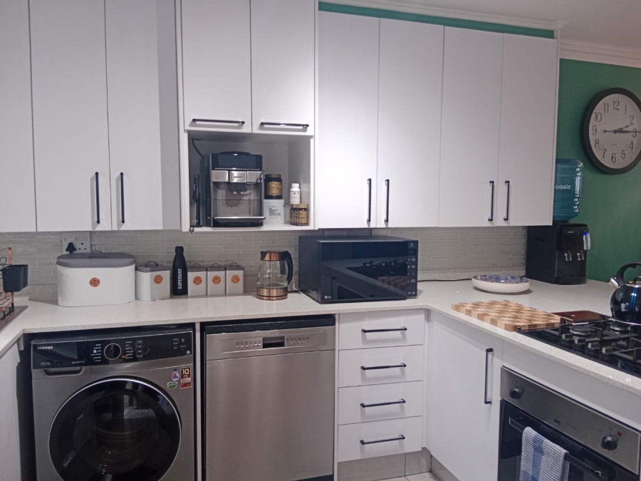 To Let 3 Bedroom Property for Rent in Dowerglen Gauteng