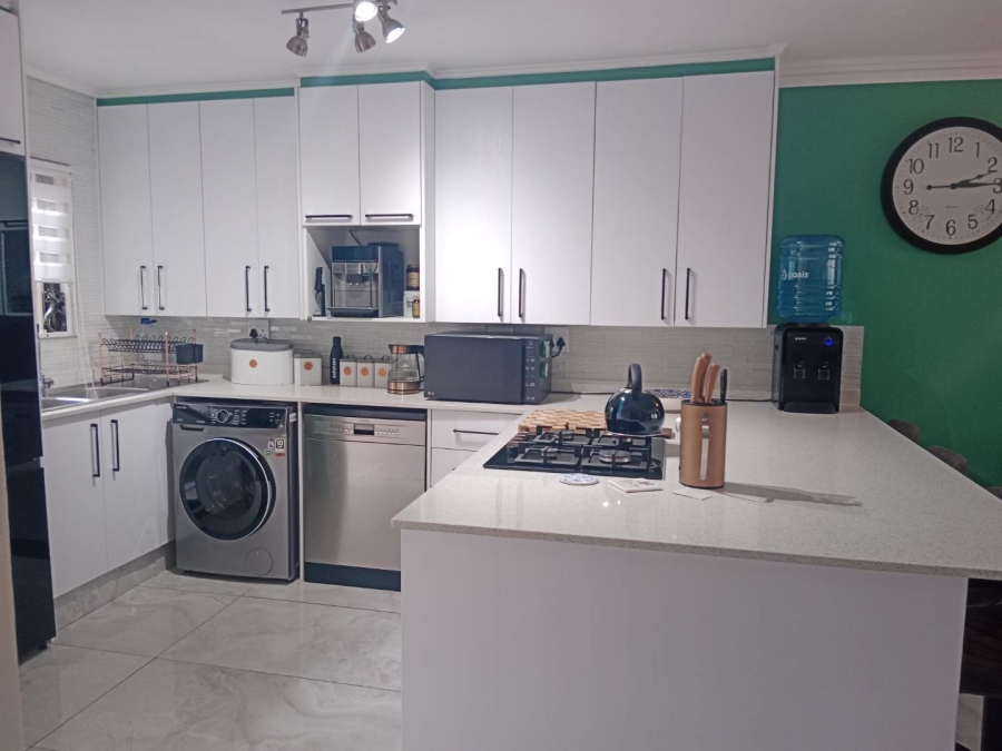 To Let 3 Bedroom Property for Rent in Dowerglen Gauteng