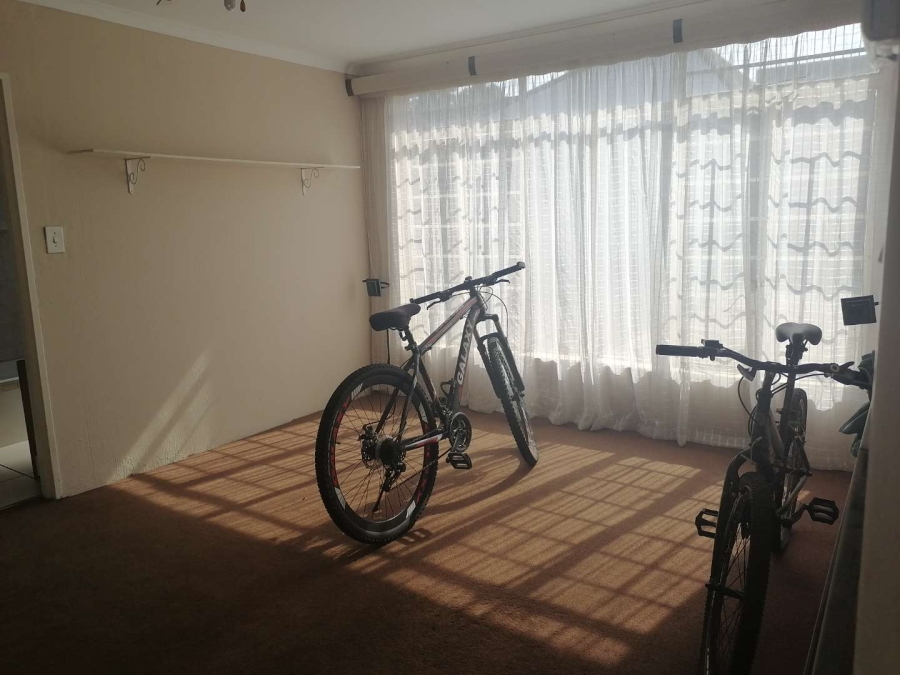 1 Bedroom Property for Sale in South Hills Gauteng