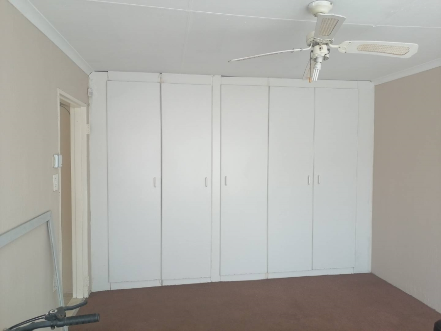 1 Bedroom Property for Sale in South Hills Gauteng