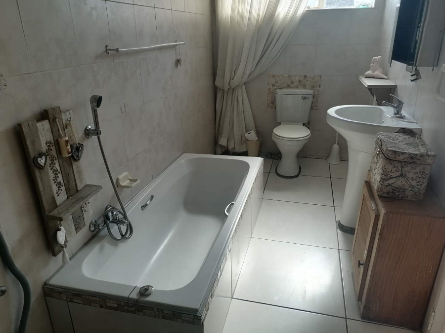 1 Bedroom Property for Sale in South Hills Gauteng