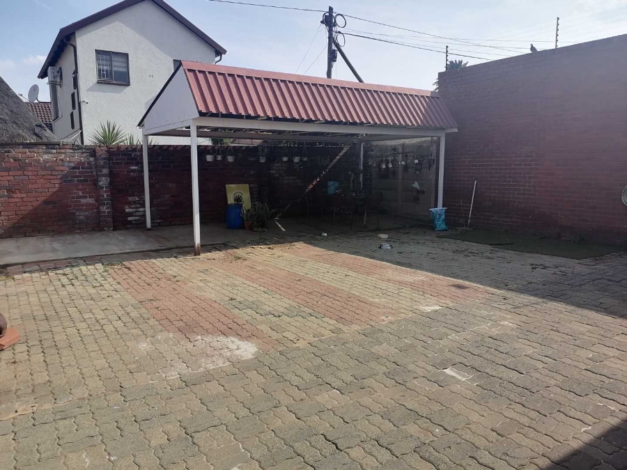 1 Bedroom Property for Sale in South Hills Gauteng