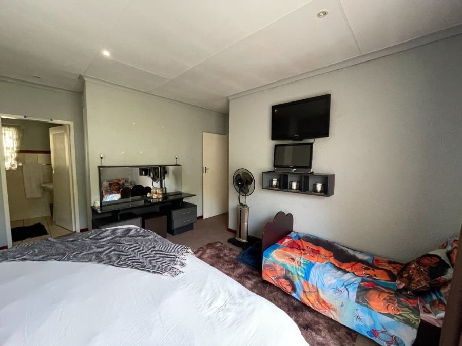 To Let 3 Bedroom Property for Rent in La Montagne Gauteng