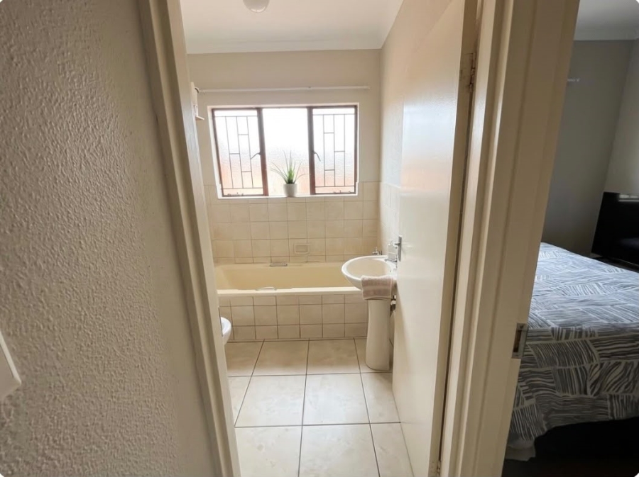2 Bedroom Property for Sale in Edleen Gauteng