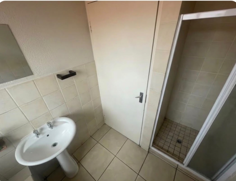 2 Bedroom Property for Sale in Edleen Gauteng