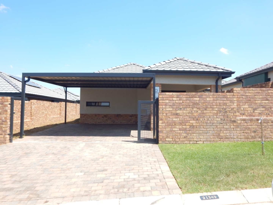 To Let 3 Bedroom Property for Rent in Lion Pride Gauteng