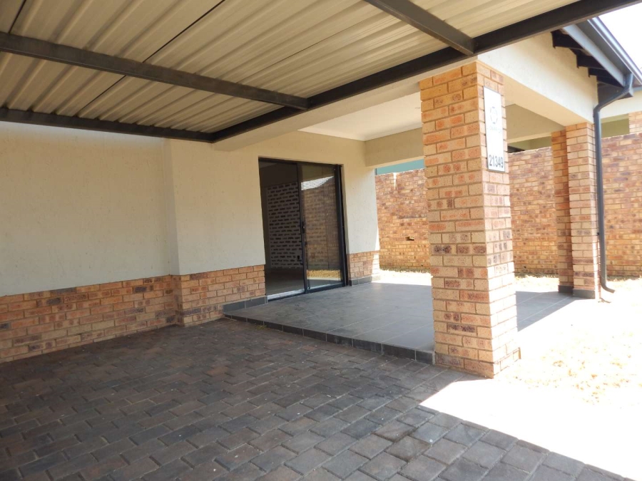 To Let 3 Bedroom Property for Rent in Lion Pride Gauteng