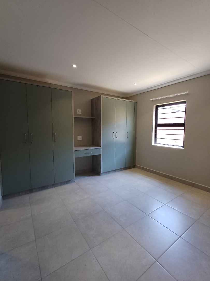 To Let 3 Bedroom Property for Rent in Lion Pride Gauteng