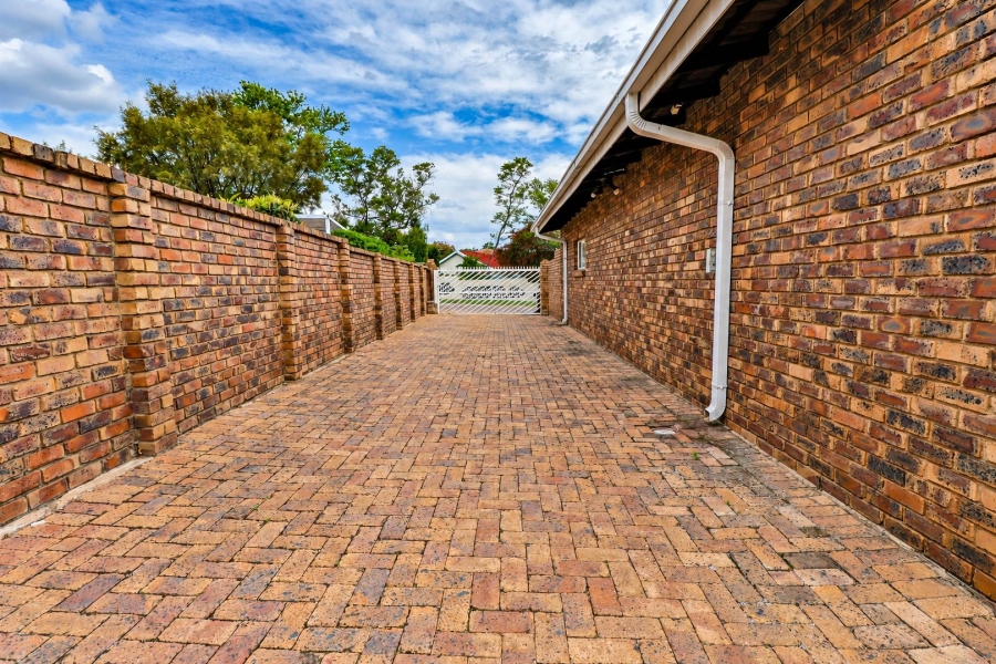 4 Bedroom Property for Sale in Country View Gauteng